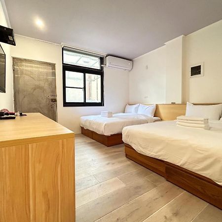 Yan Bin Hotel Тайнан Екстериор снимка
