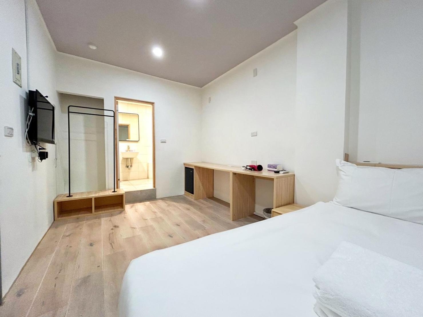 Yan Bin Hotel Тайнан Екстериор снимка