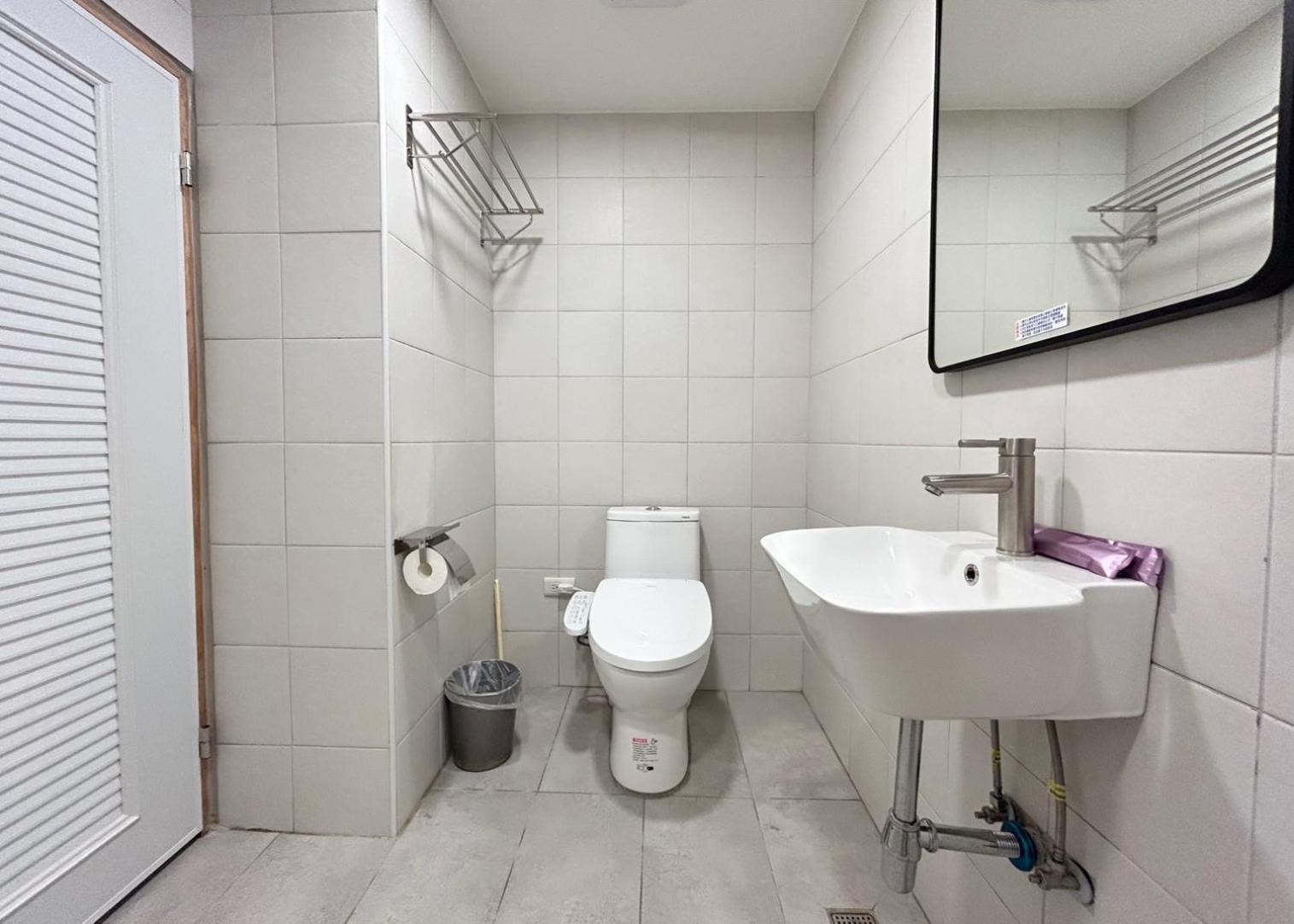 Yan Bin Hotel Тайнан Екстериор снимка