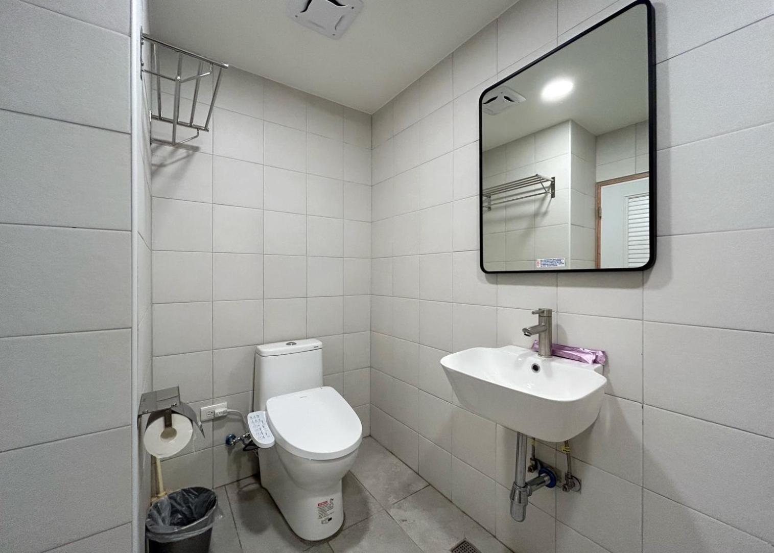Yan Bin Hotel Тайнан Екстериор снимка