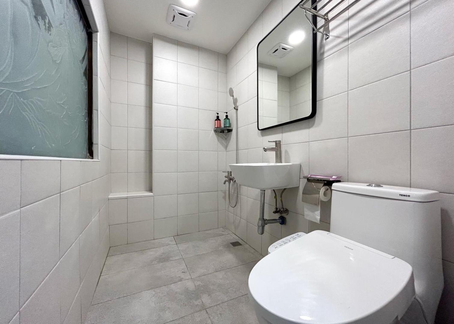 Yan Bin Hotel Тайнан Екстериор снимка
