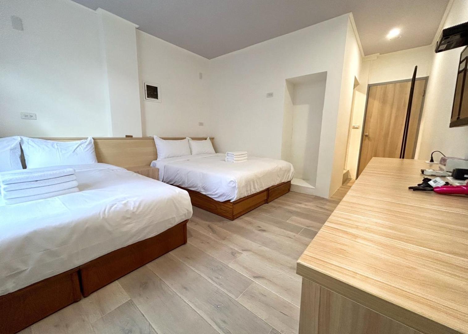 Yan Bin Hotel Тайнан Екстериор снимка