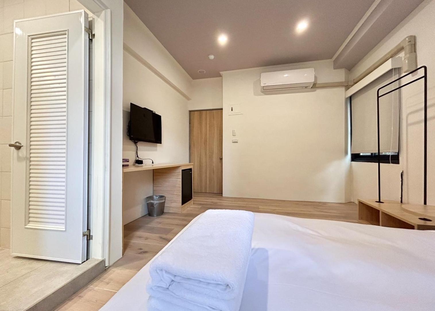 Yan Bin Hotel Тайнан Екстериор снимка