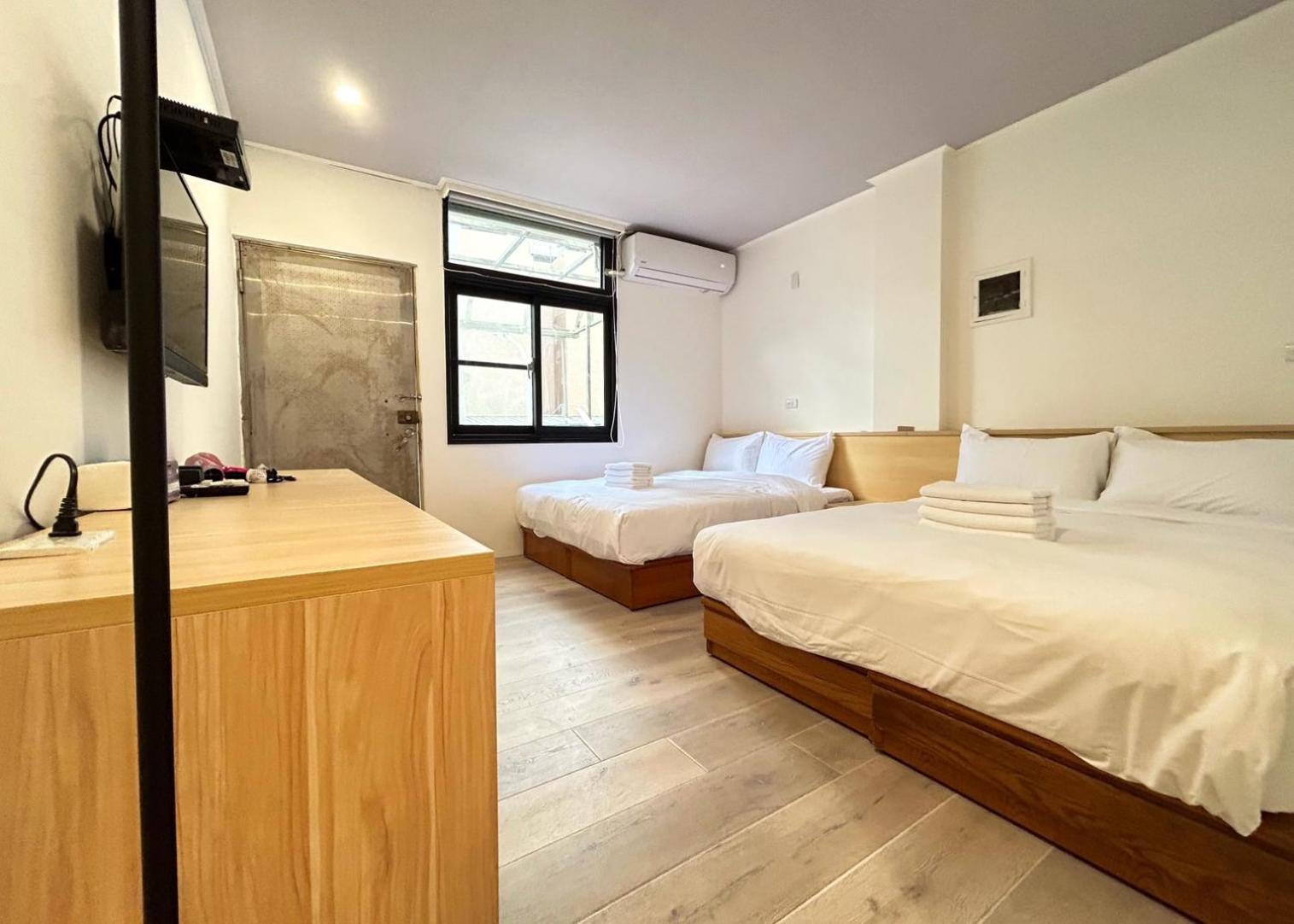 Yan Bin Hotel Тайнан Екстериор снимка